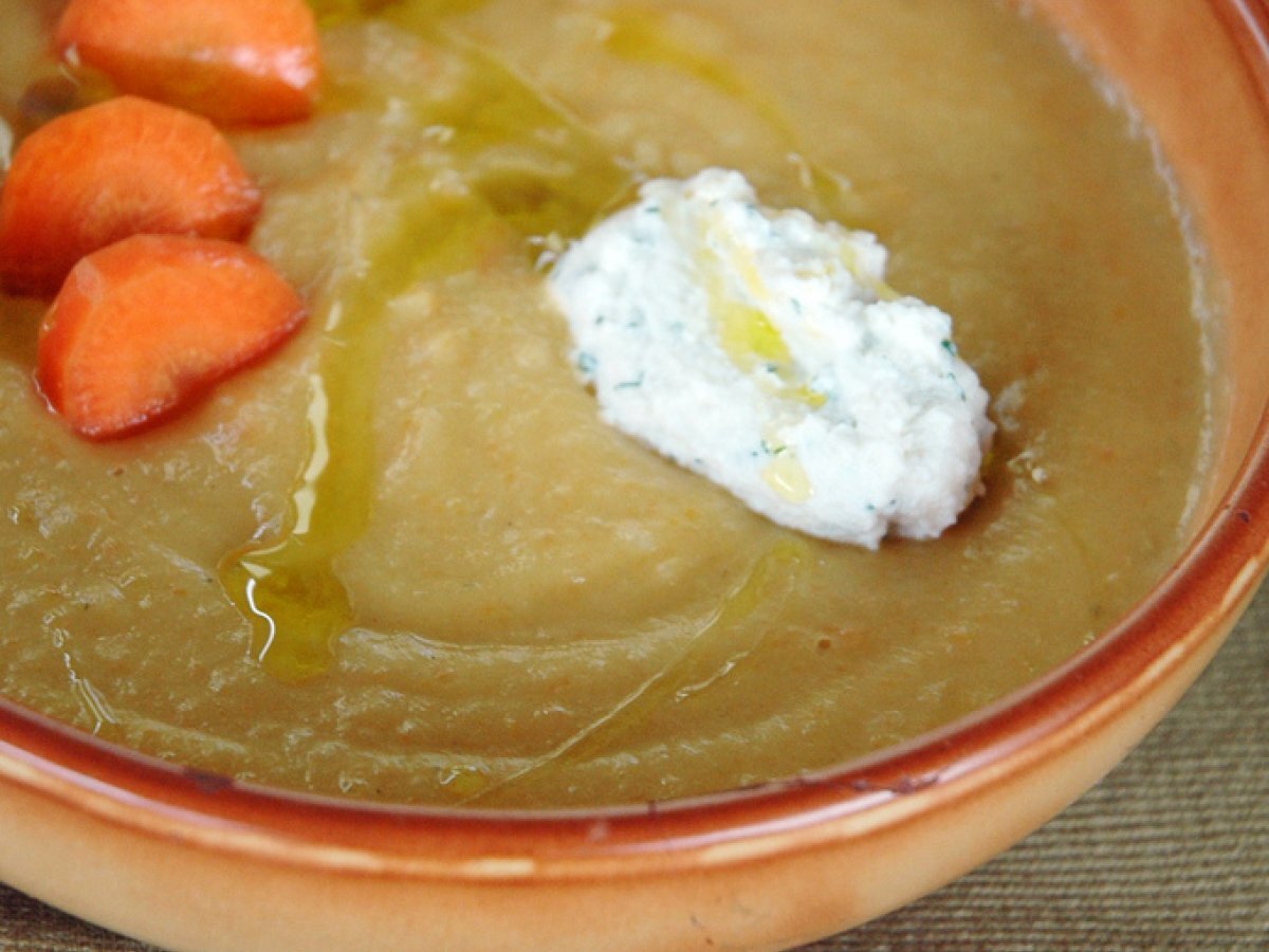 MINESTRA DI VERDURE INVERNALI CON QUENELLE DI FORMAGGIO FRESCO
