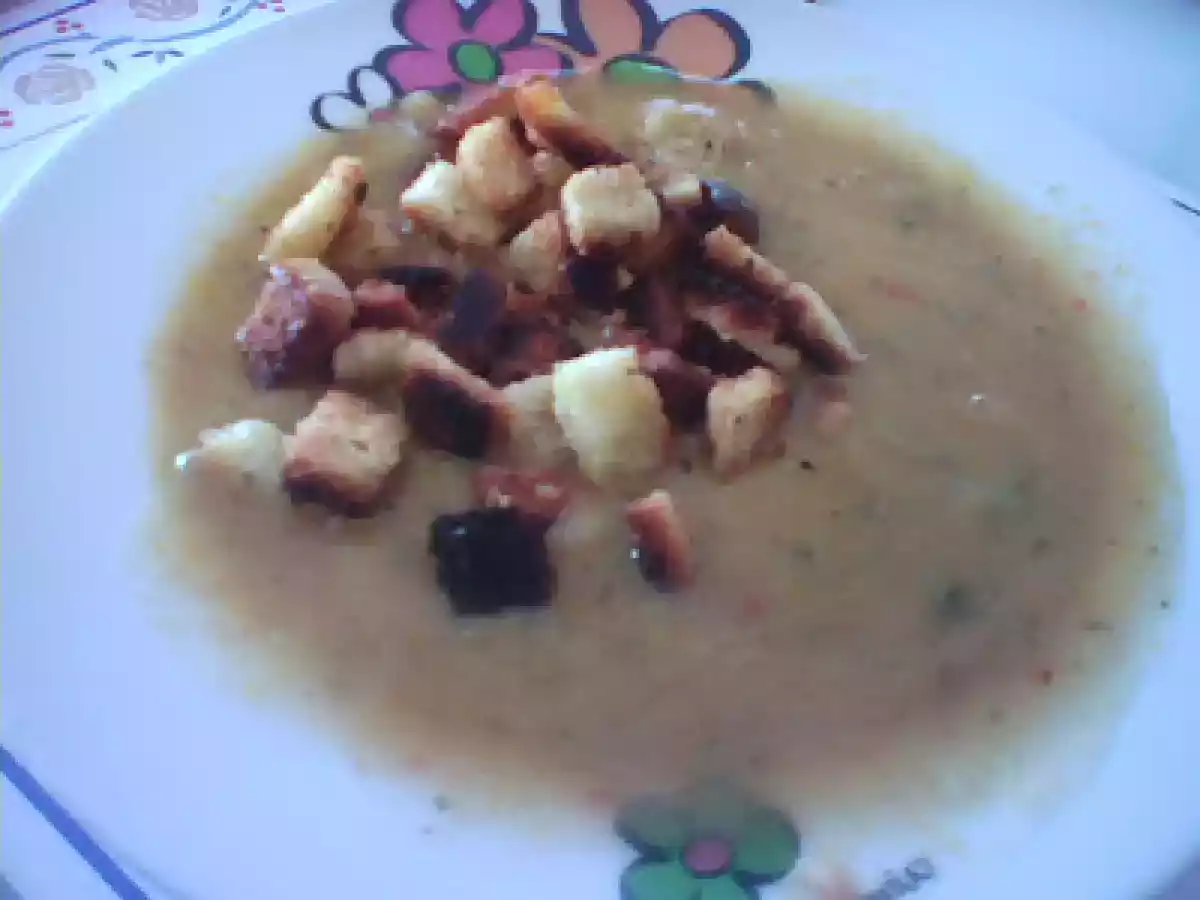 MINESTRONE PASSATO IN PENTOLA A PRESSIONE con crostini di pancarré