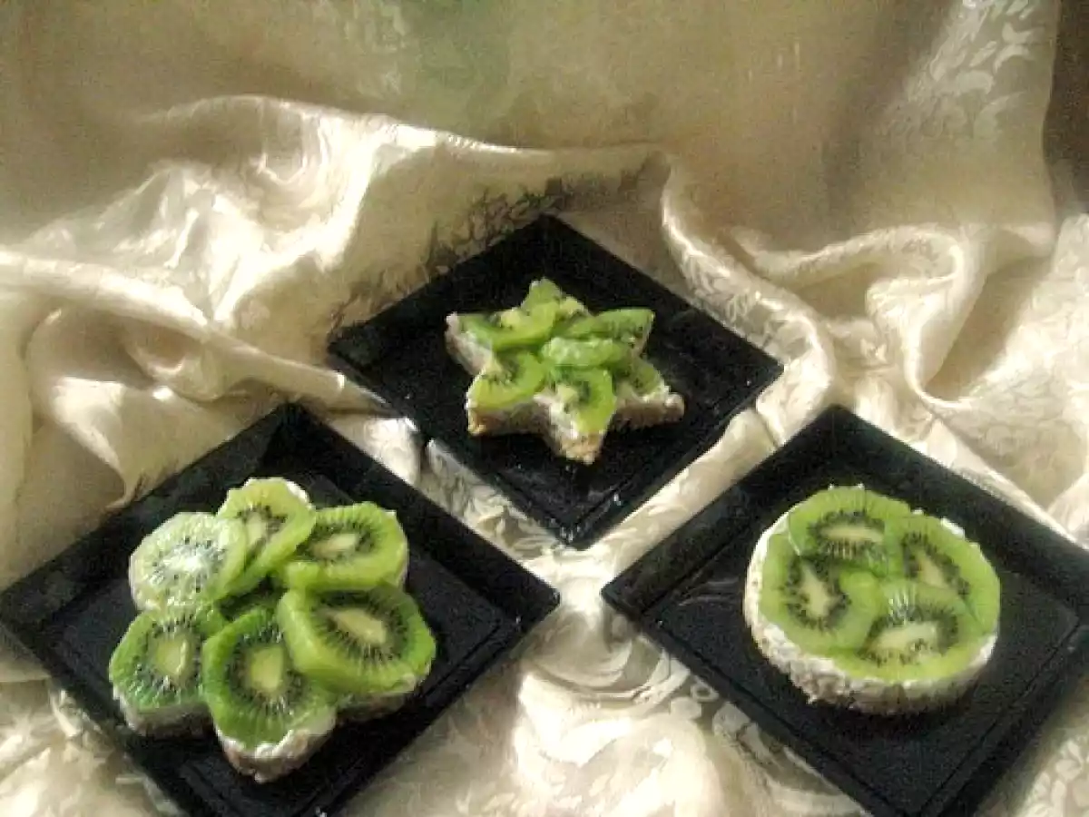 Mini Cheesecake al riso soffiato e kiwi