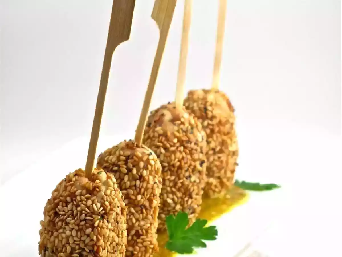 Mini kebab di pollo al sesamo
