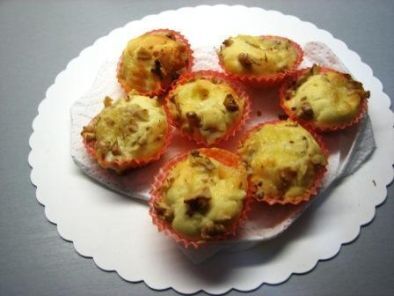 Mini muffin salti con pesto e noci