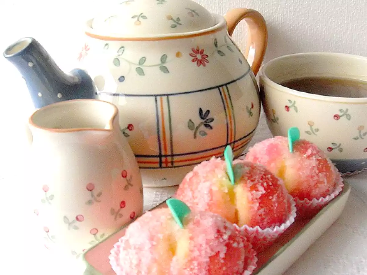 Mini pesche dolci con crema pasticcera