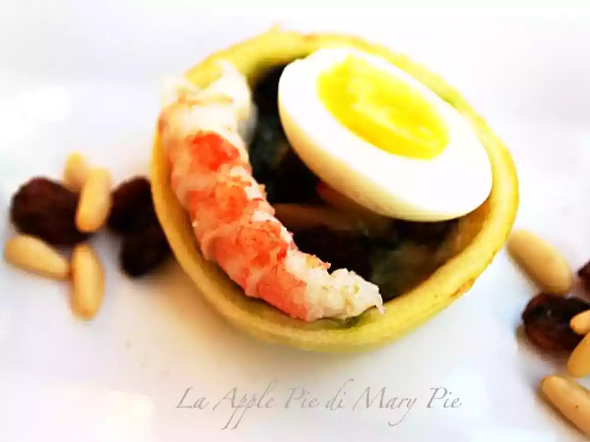 Mini quiches con scampi e uova di quaglia