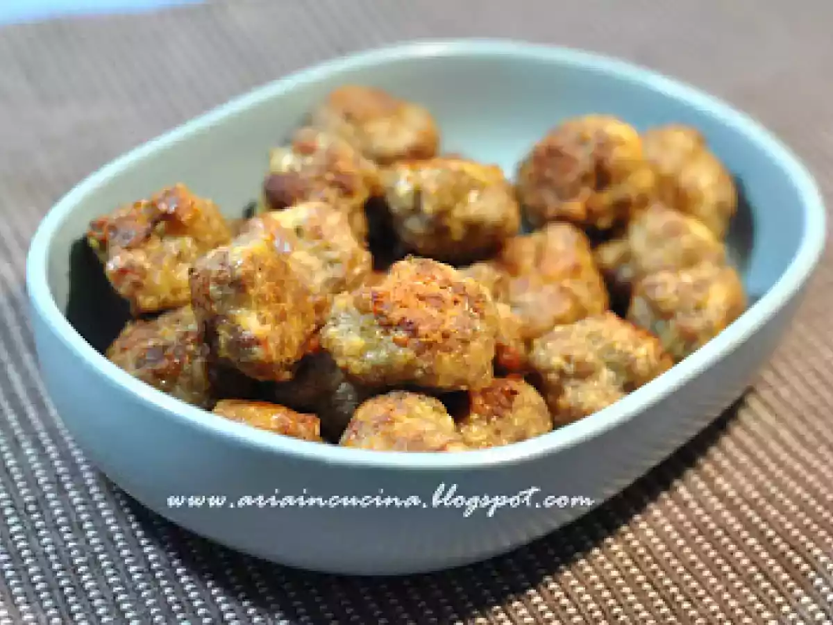 Mini spiedi di polpettine al forno e patate al sale con tartufo nero