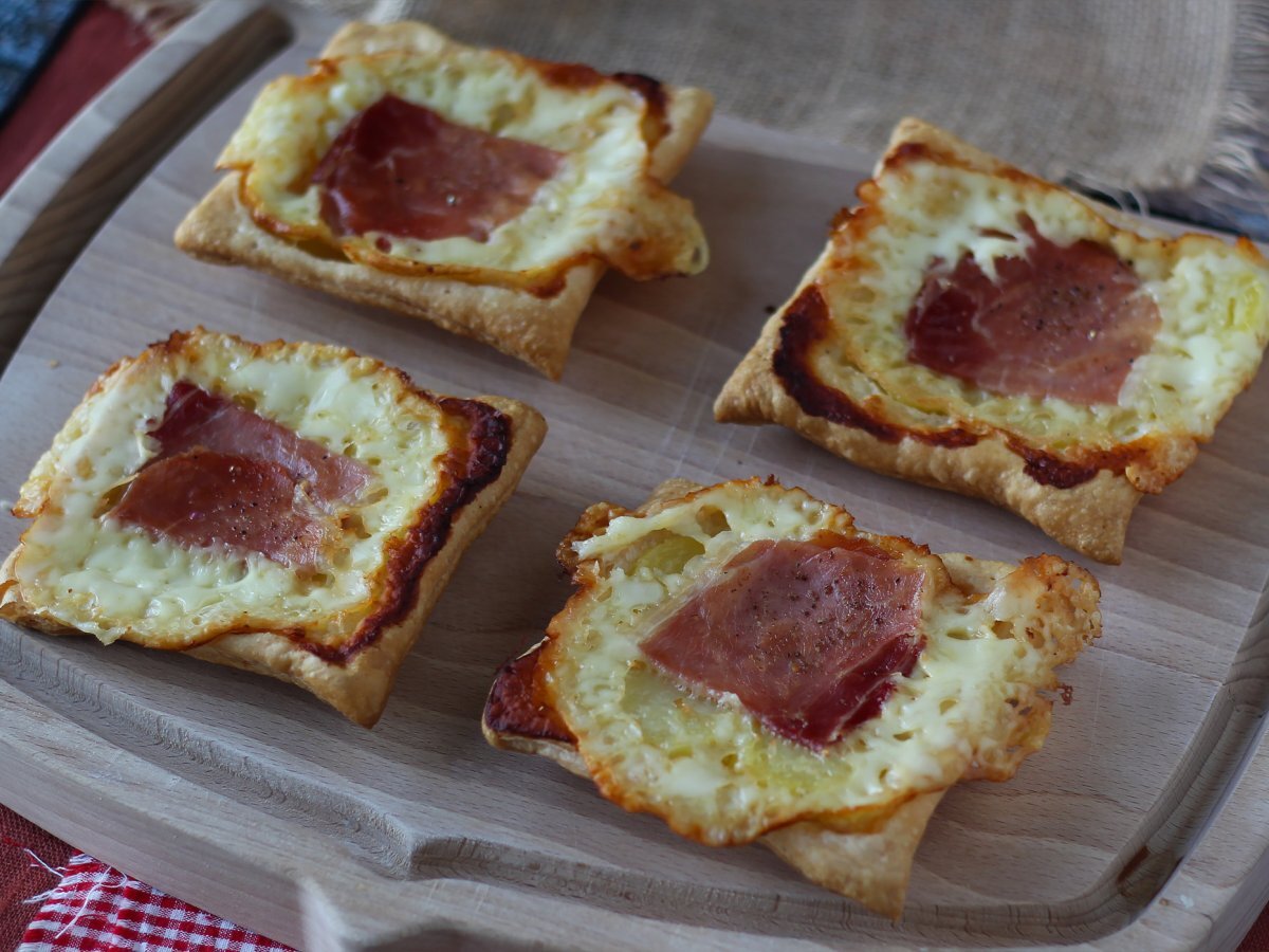 Mini tarte tatin con formaggio e prosciutto crudo - foto 4