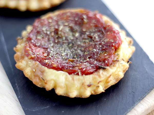Mini tatin con pomodori ciliegini Mini tatin con pomodori ciliegini