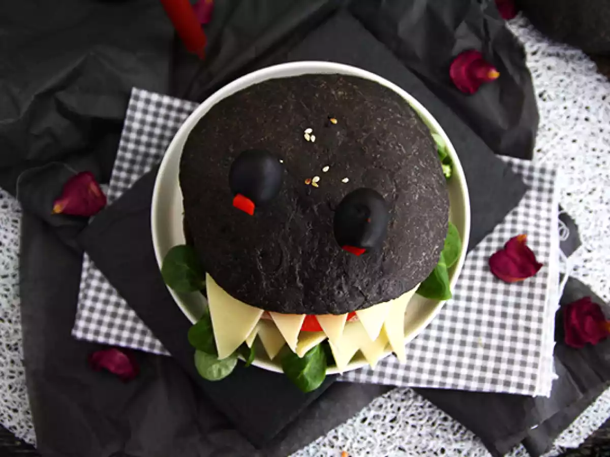 Monster Burger, il cheeseburger da preparare assolutamente per Halloween - foto 3