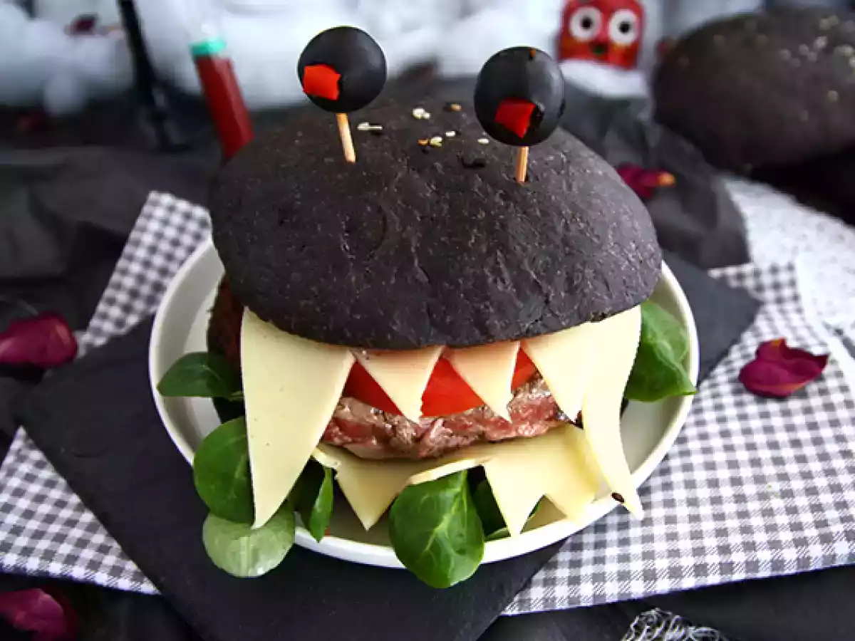 Monster Burger, il cheeseburger da preparare assolutamente per Halloween - foto 4
