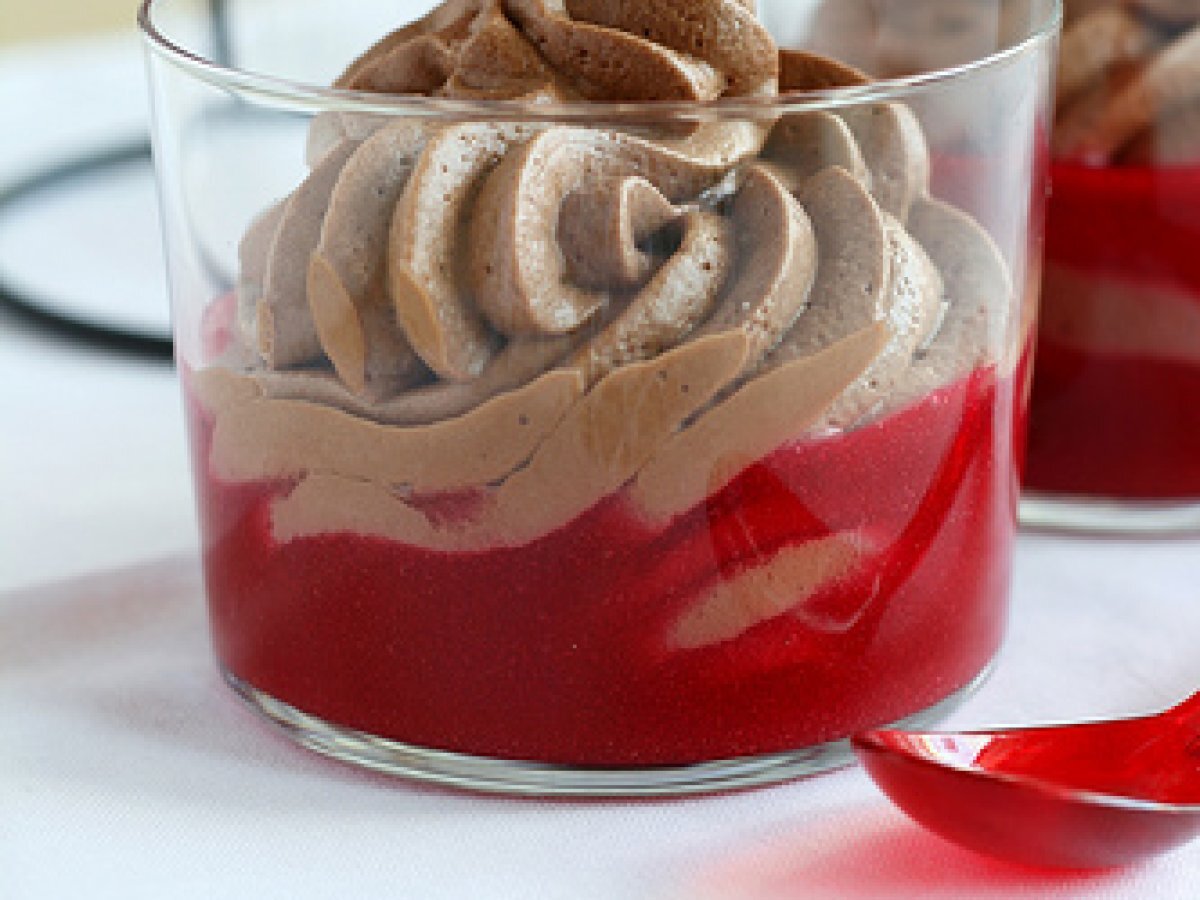 Mousse al cioccolato con salsa ai lamponi - foto 2