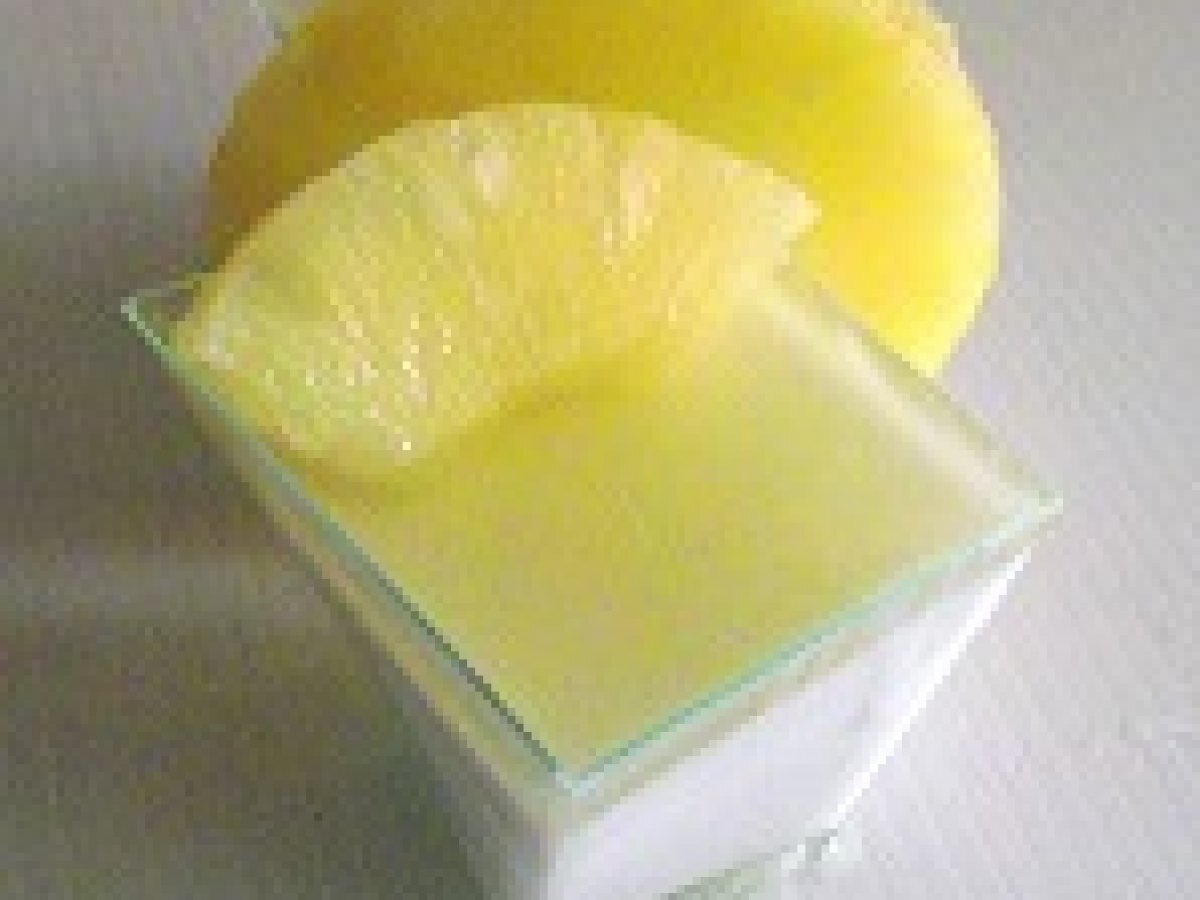 Mousse al cocco con gelée di ananas