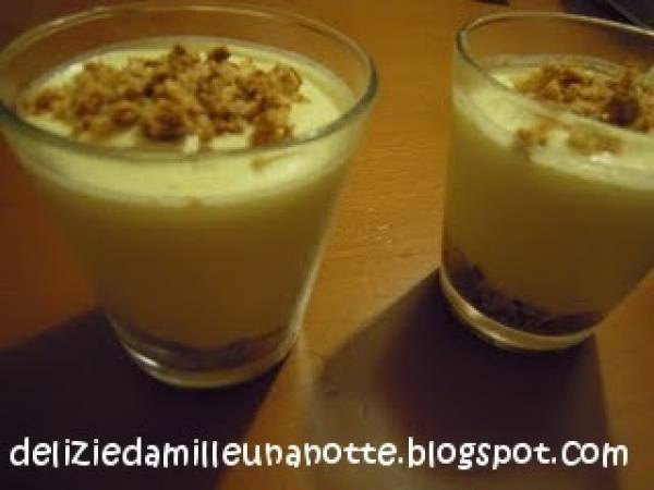 Mousse di ananas e amaretti