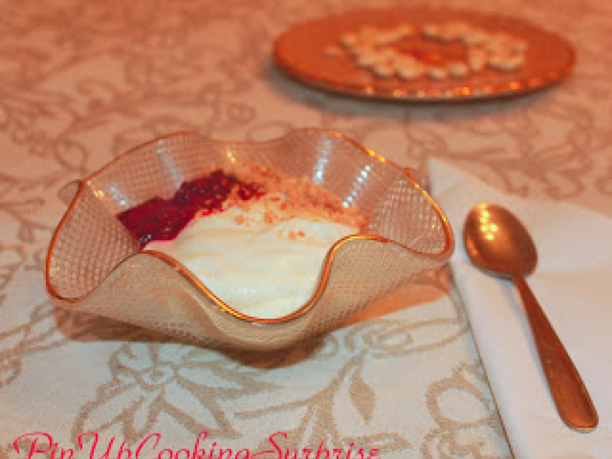 Mousse di Riso con frutti di bosco e granella di mandorle
