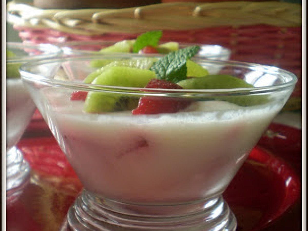 MOUSSE DI YOGURT GRECO E FRUTTA