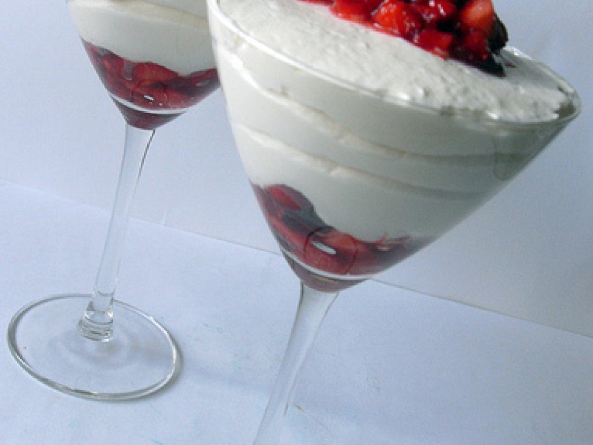 MOUSSE DI YOGURT VANIGLIA E FRAGOLE - foto 3