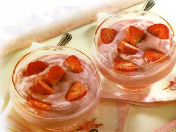 MOUSSE LEGGERA DI BANANE E FRAGOLE