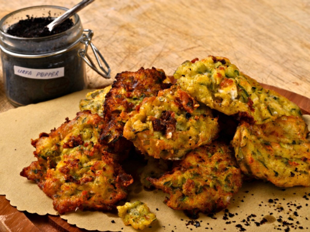 Mücver, Turkish – Frittelle di zucchine