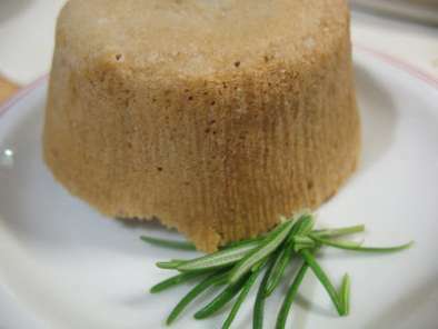 Muffin al rosmarino e confettura di cipolle rosse