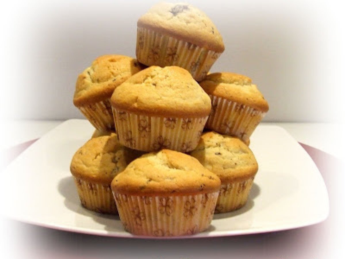 Muffin alla vaniglia con pezzi di cioccolato fondente