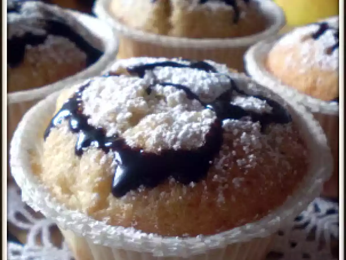 MUFFIN BIANCHI CON ALBUMI, MELE E COCCO