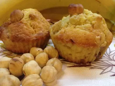 Muffin con banane e nocciole