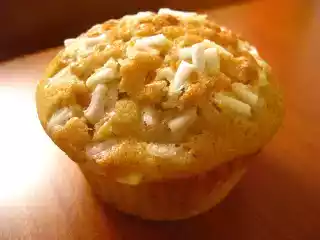 Muffin con mele, pinoli e cannella