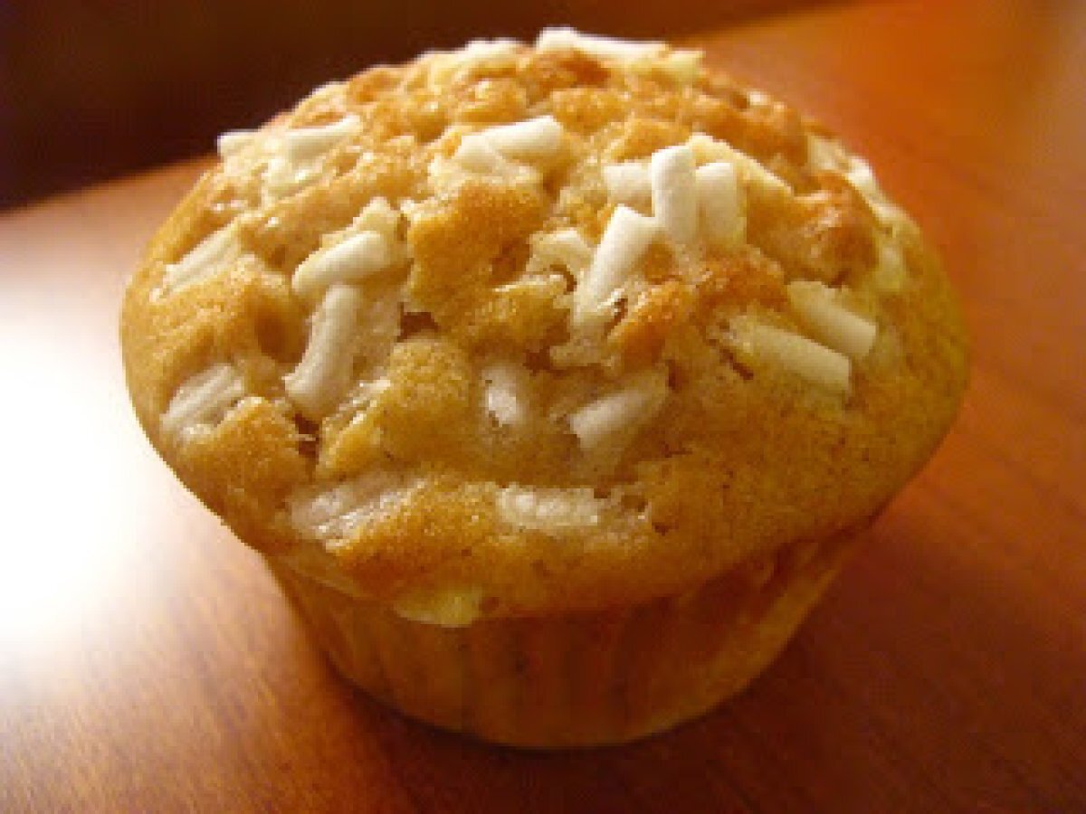 Muffin con mele, pinoli e cannella