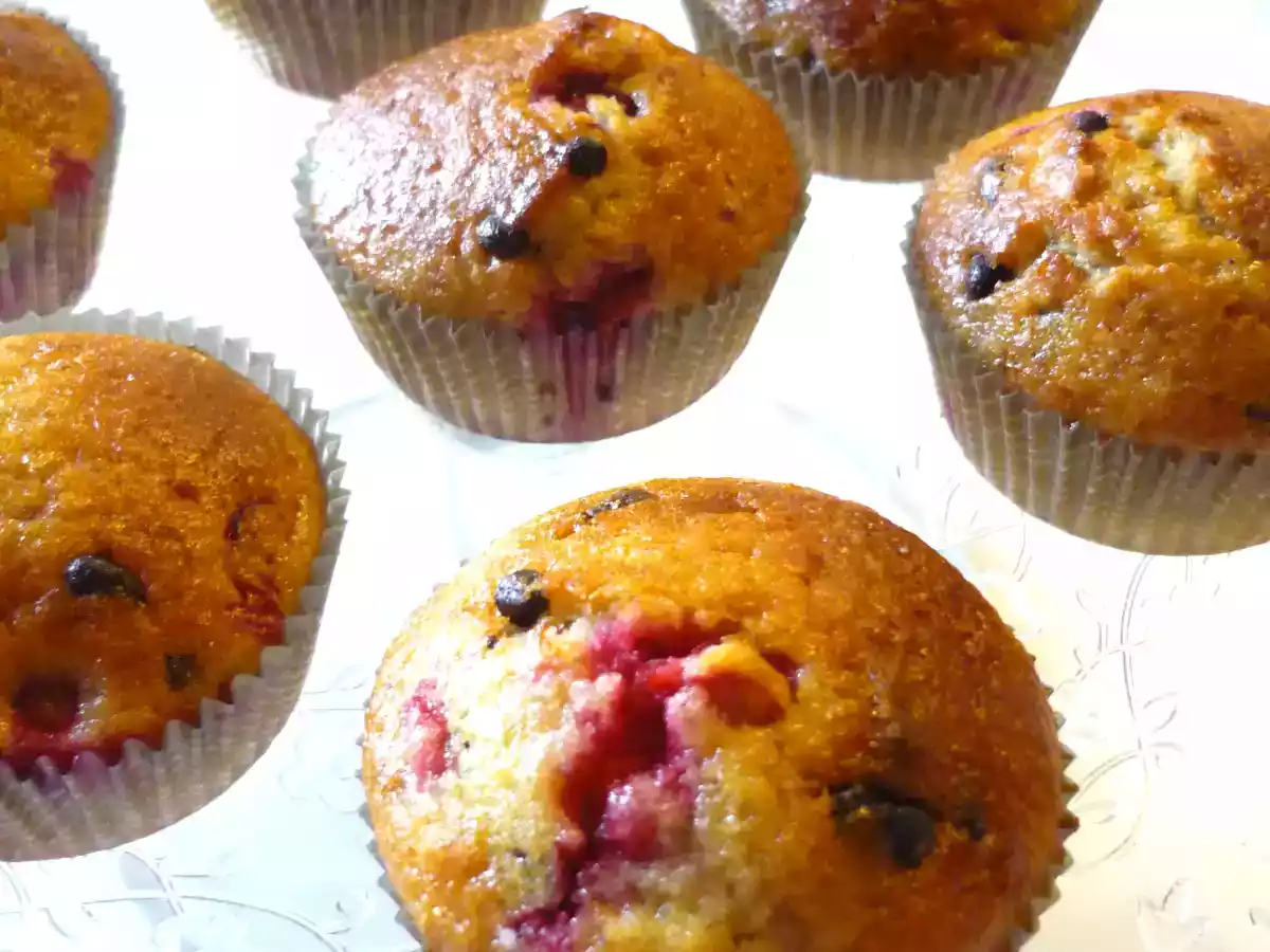MUFFIN CON RIBES E GOCCE DI CIOCCOLATO