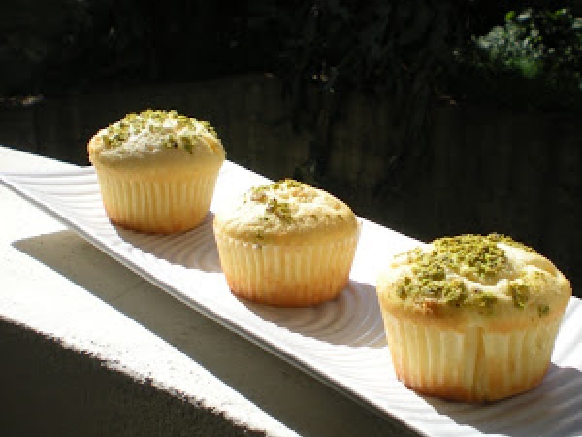 Muffin con Ricotta, Agrumi e granella di Pistacchio