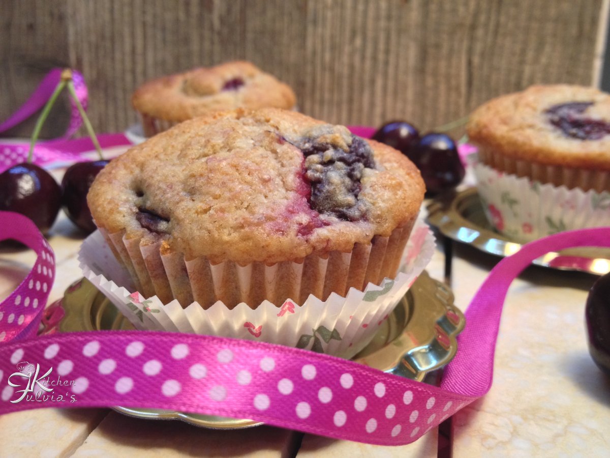 Muffin integrali con yogurt e ciliegie