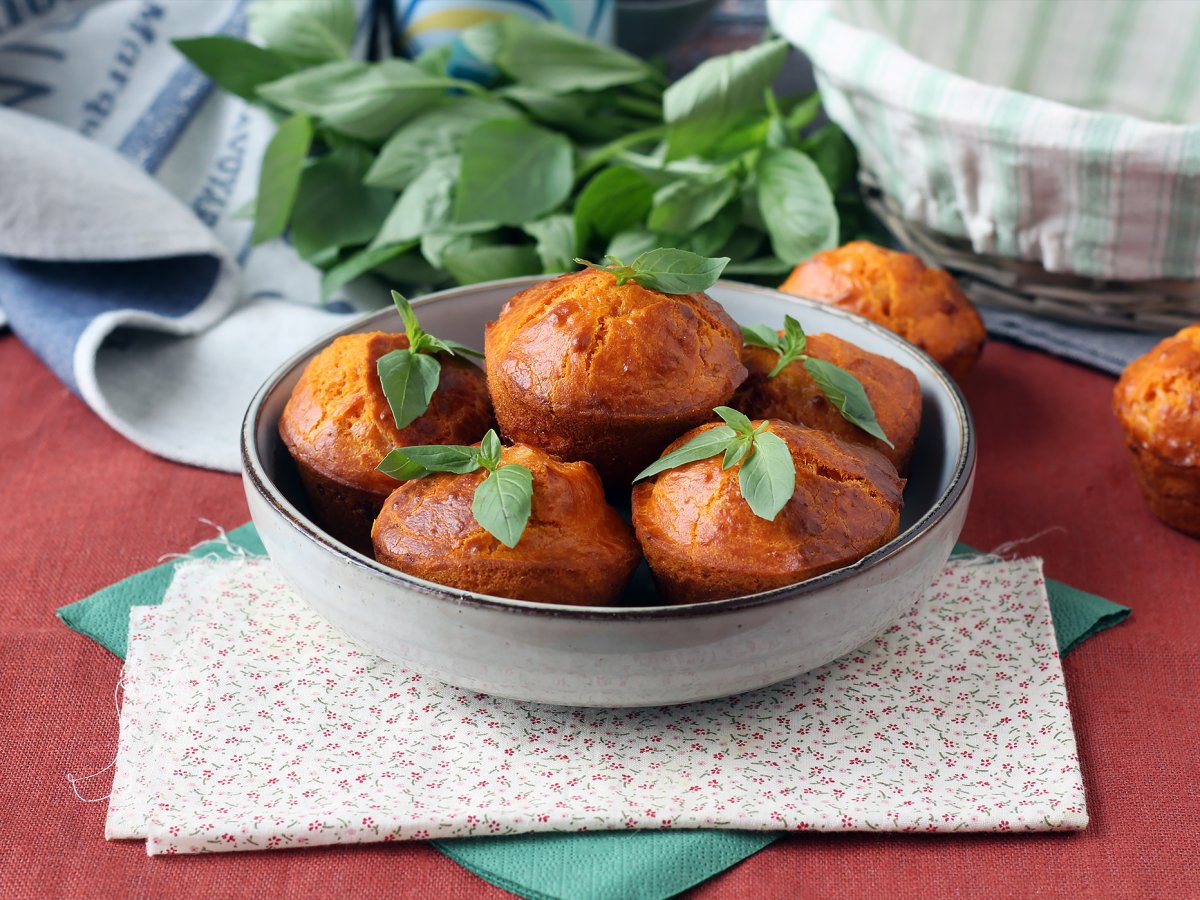 Muffin salati al pomodoro con cuore di mozzarella - foto 6