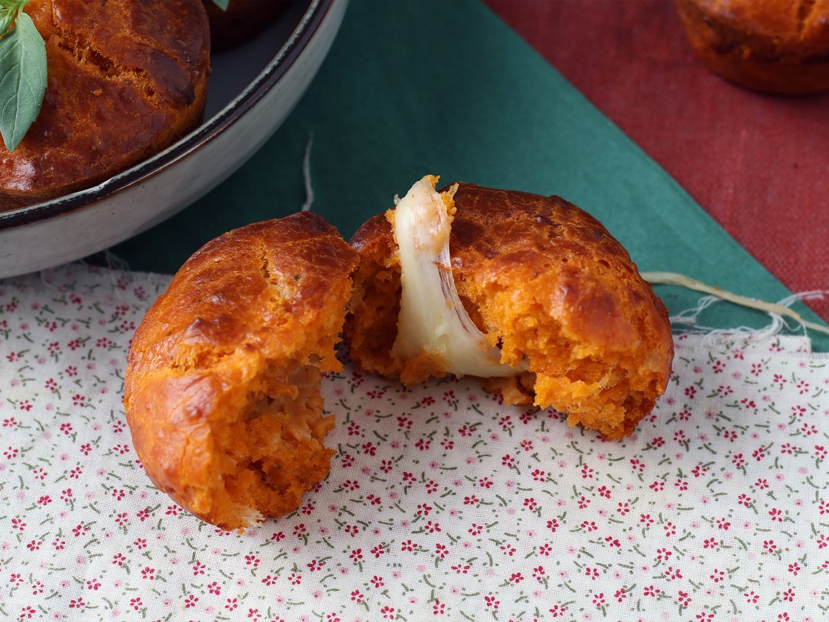 Muffin salati al pomodoro con cuore di mozzarella - foto 7
