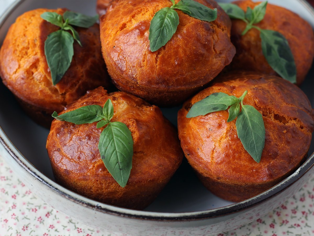 Muffin salati al pomodoro con cuore di mozzarella - foto 8