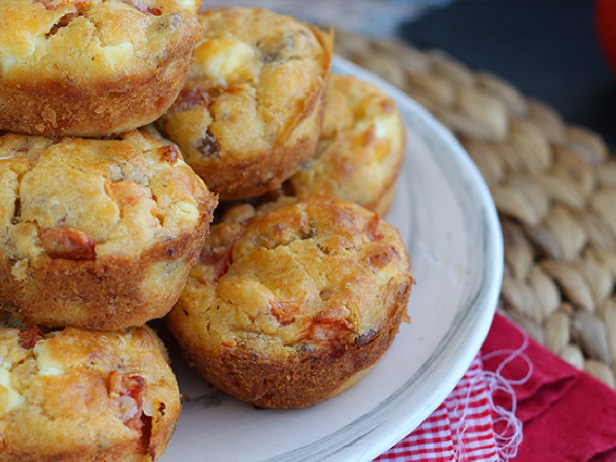 Muffin salati con tonno, pomodoro e feta - foto 4