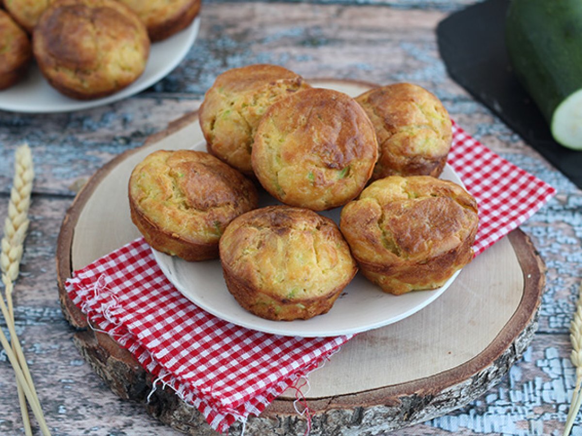 Muffin salati con zucchine e formaggio caprino