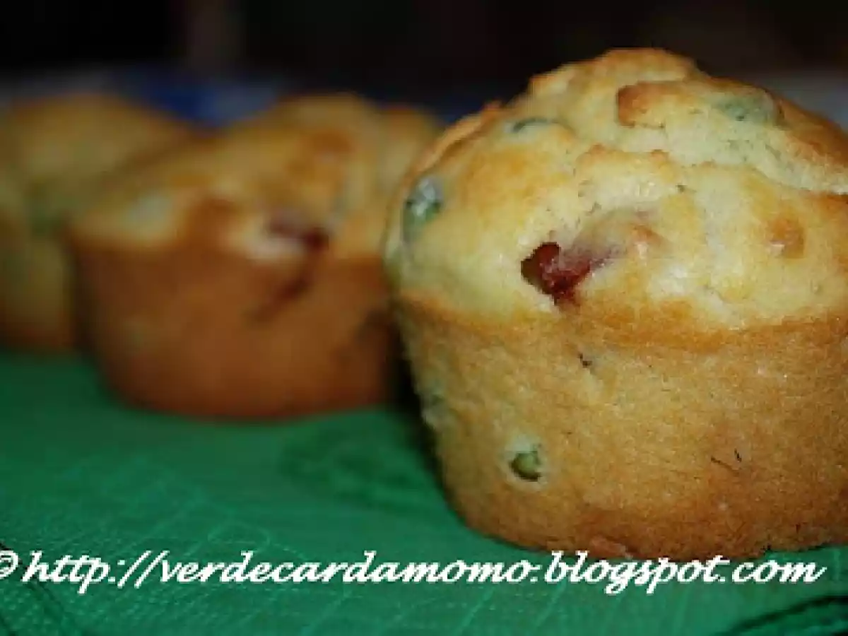 MUFFIN SALATI PISELLI E PROSCIUTTO