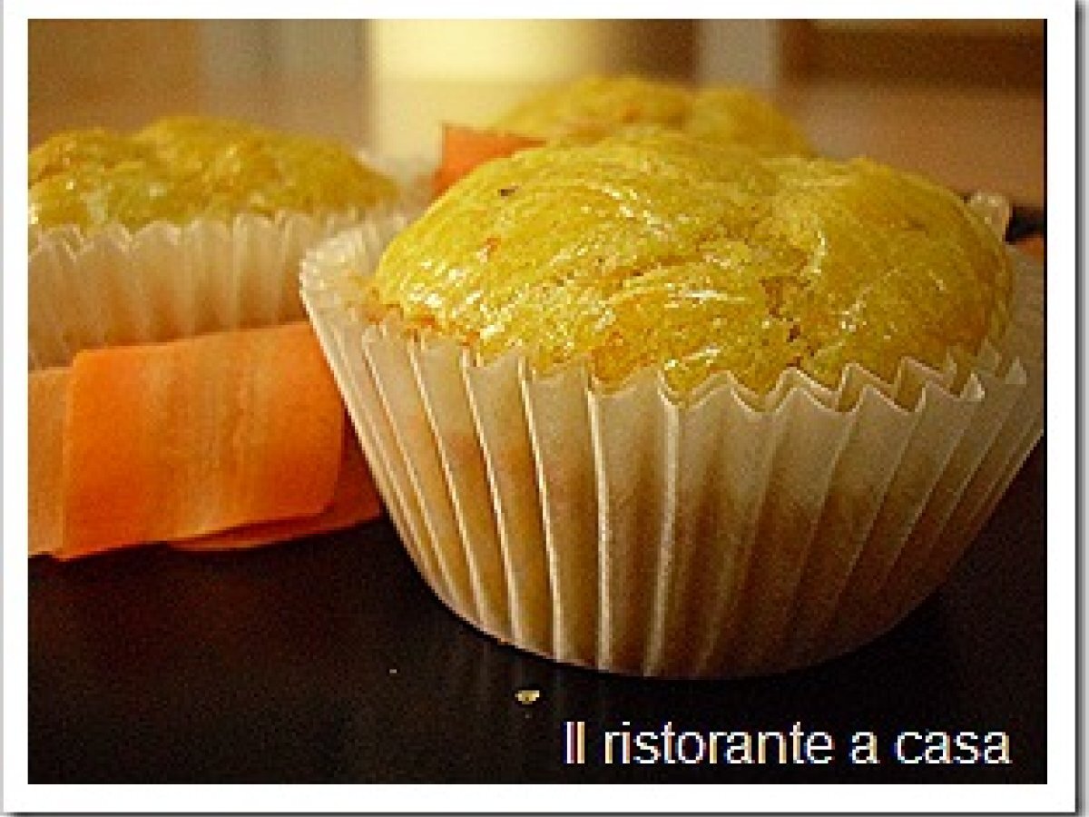 Muffin salato con carote e nocciole