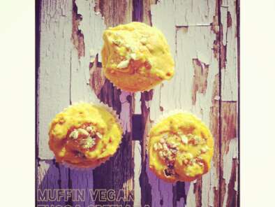 Muffin vegan alla zucca speziata, uvetta e pistacchi