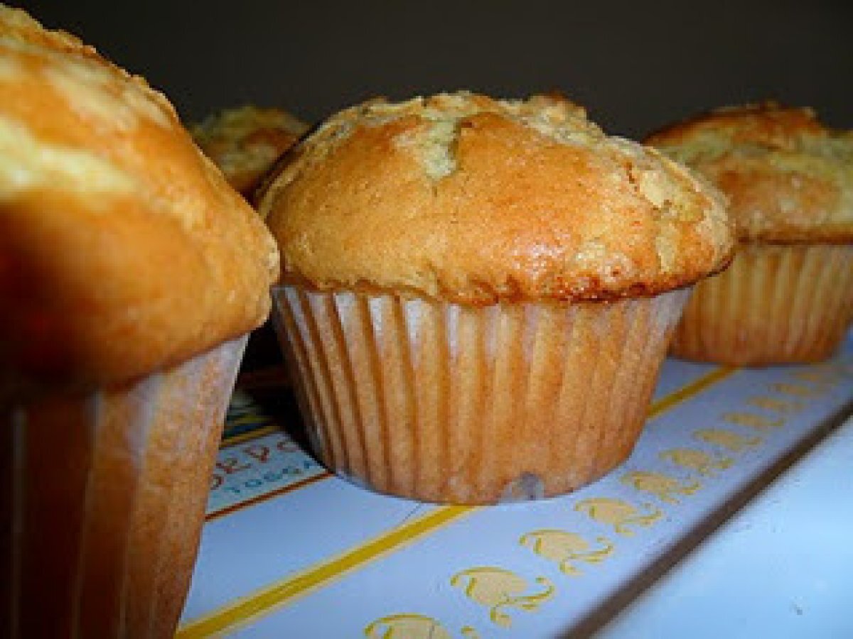 MUFFIN YOGURT E CIOCCOLATO BIANCO AL VAGO SENTORE DI RHUM - foto 2