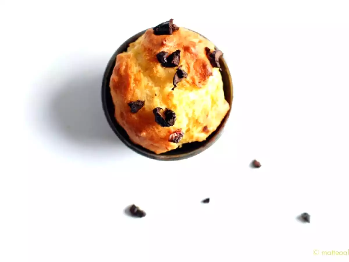 Muffin yogurt greco e wasabi con spuma di birra scura all'italiana di Davide Oldani