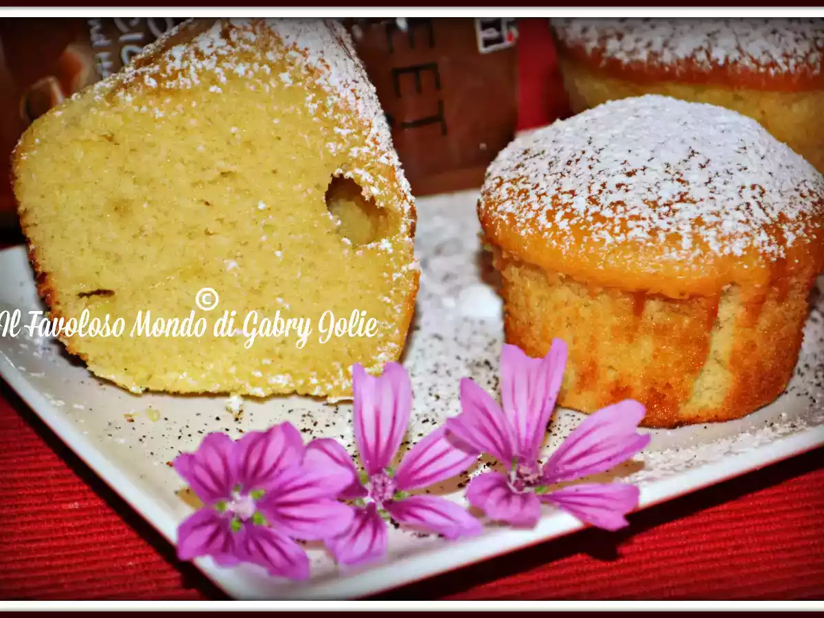 Muffins al caffè aromatizzato al cioccolato e nocciola, con crema di burro al caffé - foto 2