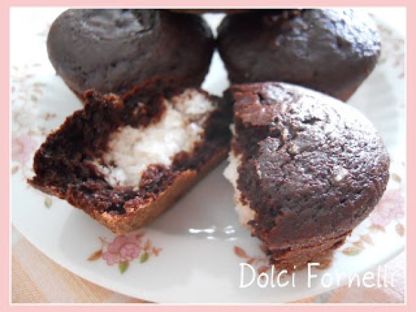 Muffins al cioccolato con ripieno al cocco