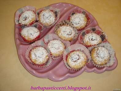 Muffins al cocco ripieni di cioccolatini Raffaello!