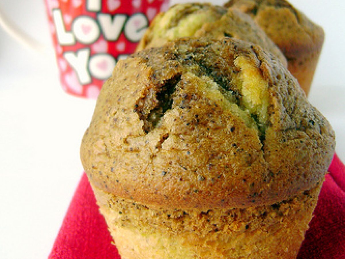 Muffins al pistacchio e caffè con cuore di cioccolato