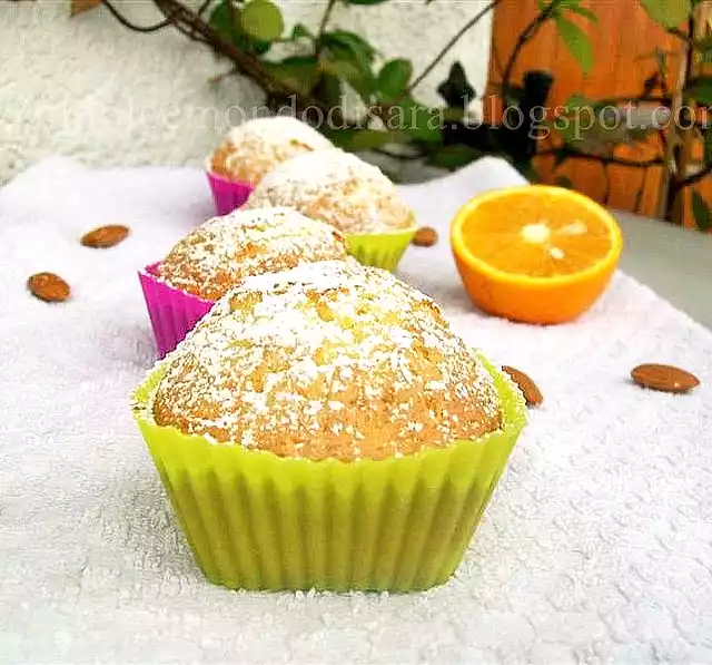 Muffins all'arancia e mandorle