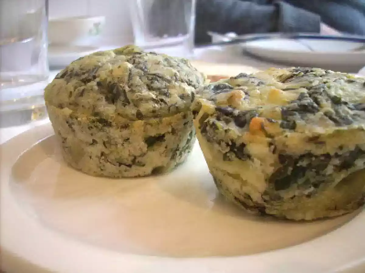 Muffins bieta e formaggi