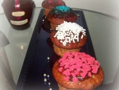 Muffins con crema di pesche, cacao e amaretti