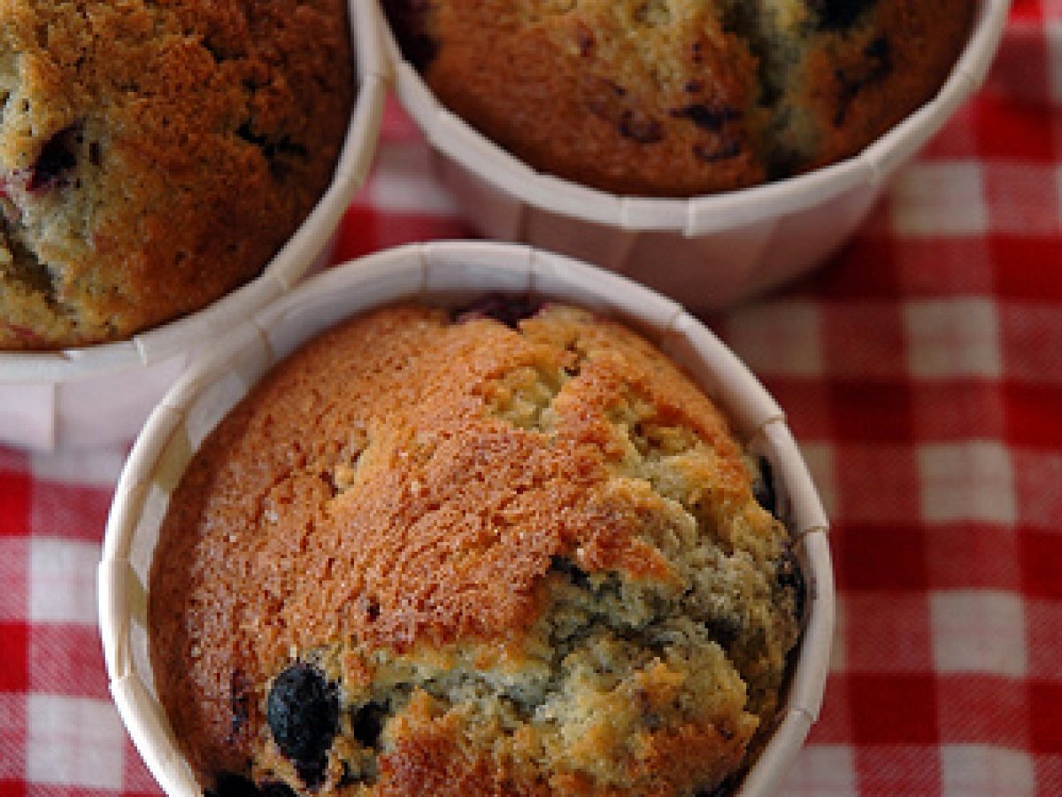 MUFFINS INTEGRALI AI FRUTTI DI BOSCO