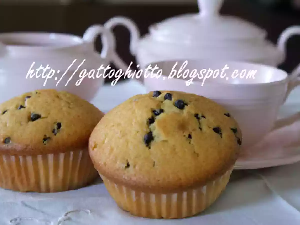 Muffins leggeri all'arancia con gocce di cioccolato