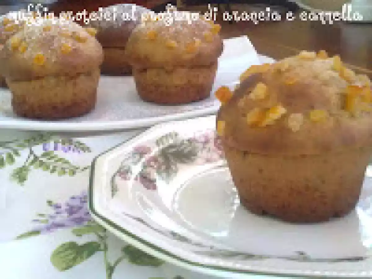 MUFFINS PROTEICI AL PROFUMO DI ARANCIA E CANNELLA