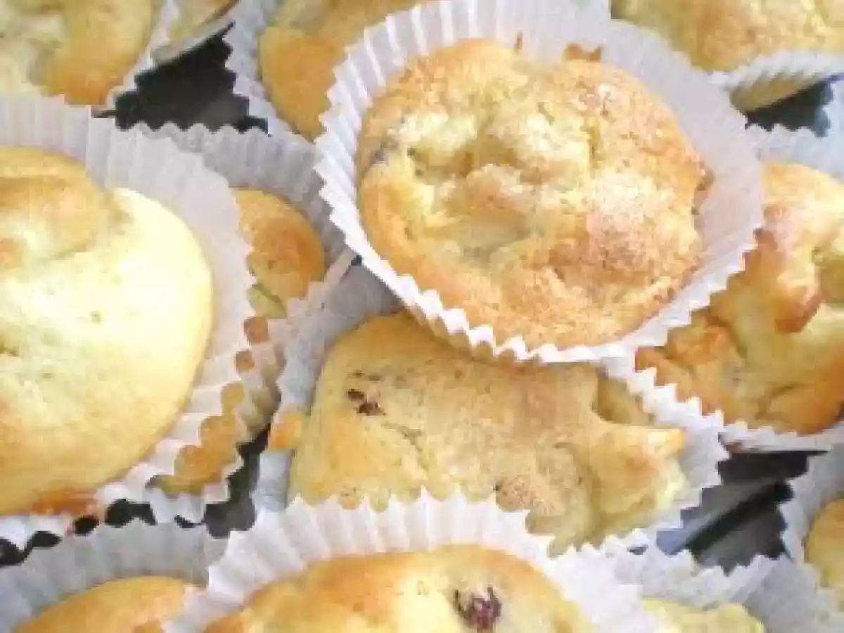MUFFINS RICOTTA MELA E UVETTA